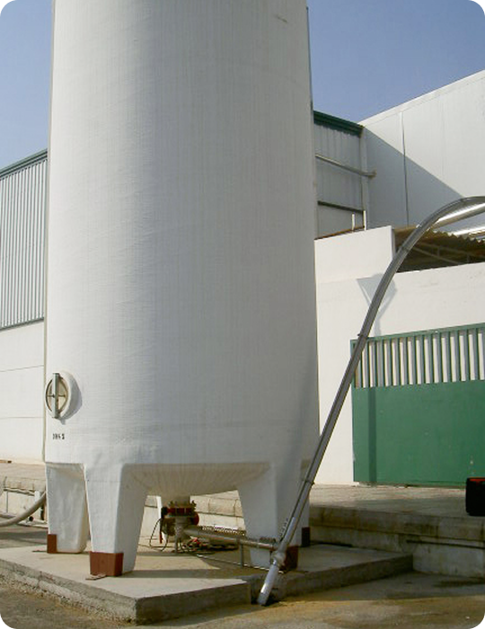 Transitube flexible screw conveyor transferring food powder from an outdoor bulk storage silo into a production facilit